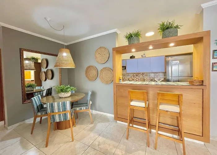 Lindo apartamento 2 quartos 200m da praia c/ AC